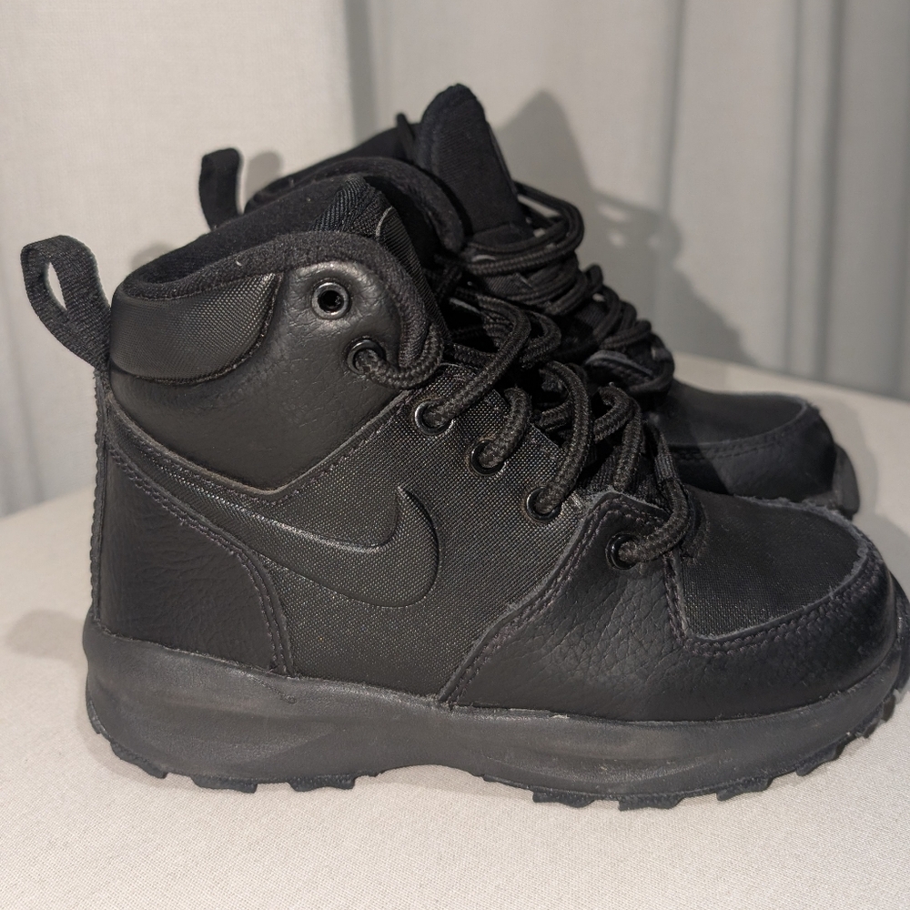 Nike toddler boots
